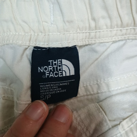 North Face Women's Light Tan Khaki Shorts Size Small - Picture 2 of 6